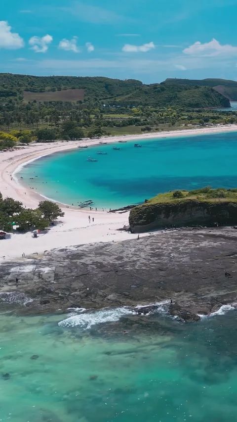 Tranquil Lagoon With Distant Hills. Serene Turquoise Water With Reef Vídeos de archivo 334328866