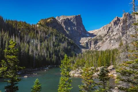 Tranquil Mountain Lake Fotos Stock