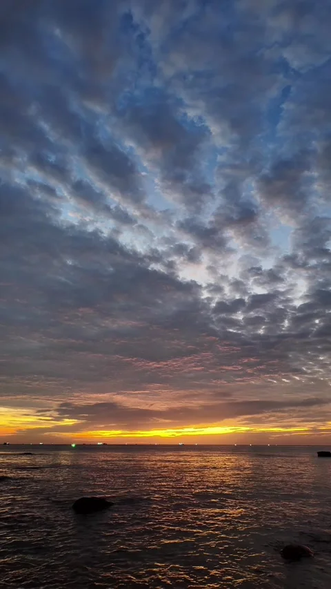 Tranquil Ocean Sunset with Dramatic Clouds 스톡 동영상 264811172