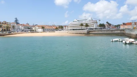Tranquil Praia do Ribeiro in Cascais, Portugal Video stock 129091001