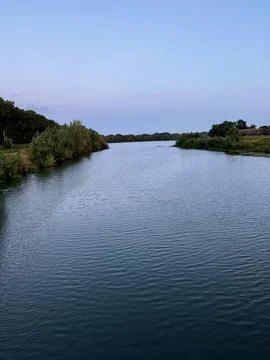 Tranquil Riverside at Dusk Foto stock