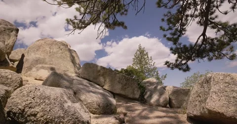 Tranquil Rocky Landscape Under Clear Blue Sky 库存影片 323362113