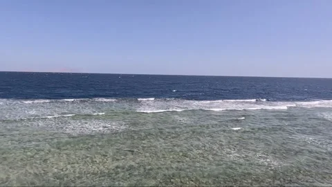 A Tranquil Seascape: Capturing the Serenity of Clear Waters and Gentle Waves Видео 330098754