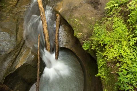 Tranquil stream cascading at Devil's Bathtub, Hocking Hills State Park Stock Photos