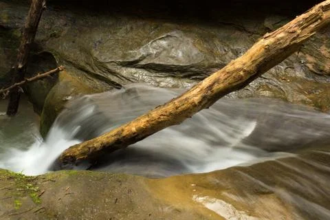 Tranquil stream cascading at Hocking Hills State Park Foto stock