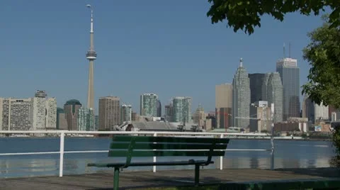 Tranquil Toronto Harbor Skyline Stockbeeldmateriaal 10749149