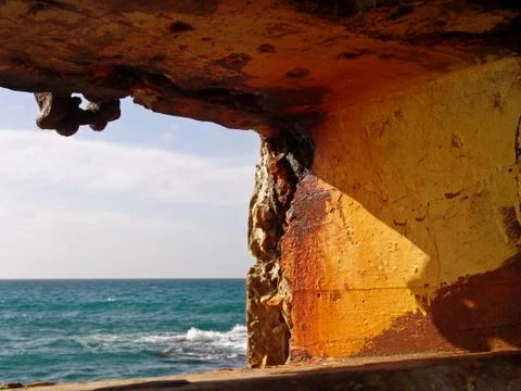 Tranquil view of summer ocean waves of blue water through eroded stone hole 写真素材
