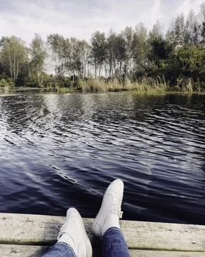 Tranquil Waterside Escape Фото