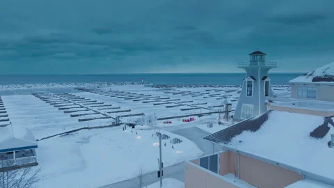 Tranquil Winter Scene at Snow-Covered Bronte Harbour and Lake Ontario Vídeos de archivo 331167527