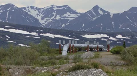 Trans-Alaskan Pipeline Pullback with Distant Mountains 스톡 동영상 12694166