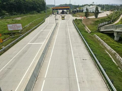 The Trans Java toll gate exit Semarang toll road Indonesia Foto stock