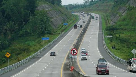 Trans Java toll road that cuts through the hills during the day Stock-Fotos