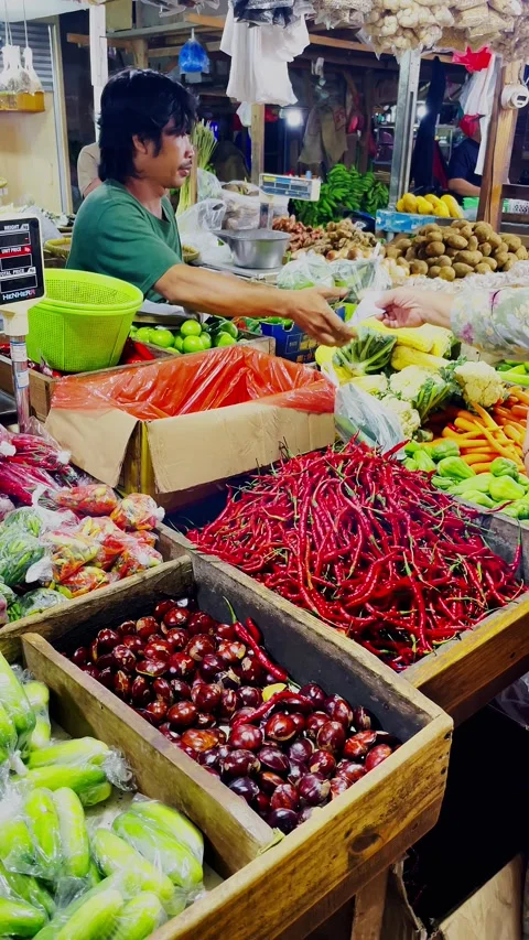 Transaction process between a seller and a buyer at a traditional market Stock Footage 328615448
