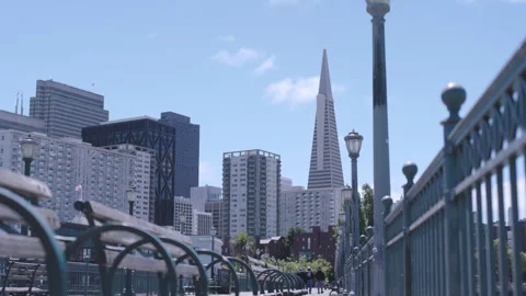 Transamerica Pyramid Daytime Low Angle Pier Walkway Benches Foreground Stockbeeldmateriaal 344903853