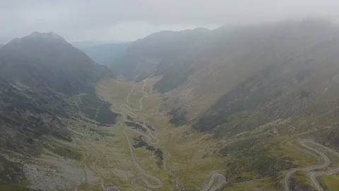 Transfagarasan Highway Aerial Pull Back Into Clouds Vídeo Stock 101236250