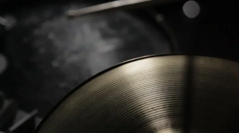 Transfer the focus from the drum onto plates Stock Footage 41720007