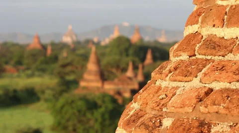 Transfer focus from the wall to the valley of temples Stockbeeldmateriaal 34130186