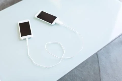 Transferring Data Between Two Usb Connected Smart Phones Stockfoto's
