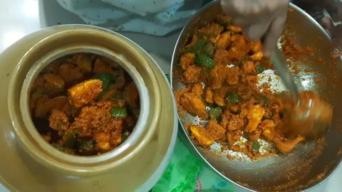 Transferring Homemade Mango Pickle into Storage Jar 스톡 동영상 337817615