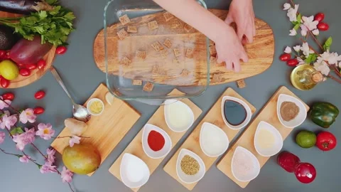 Transferring rye bread to a glass dish Stock-Footage 252560529