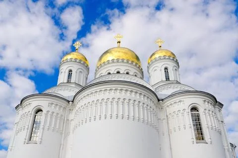 Transfiguration Cathedral of Holy Trinity Seraphim-Diveevo monastery in villa Stockfoto's