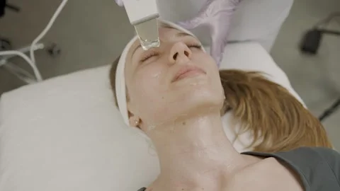 Transforming beauty through permanent makeup in a cosmetology session 動画素材 319826939