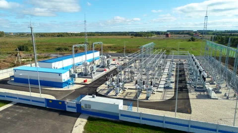 Transforming substation for distributing energy in countryside Vídeo Stock 90691353