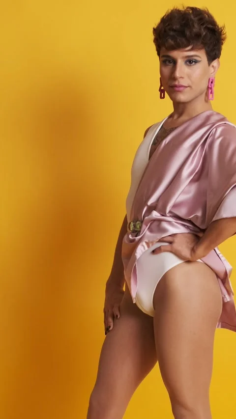 Elena Berkova porno yuklab olish holda