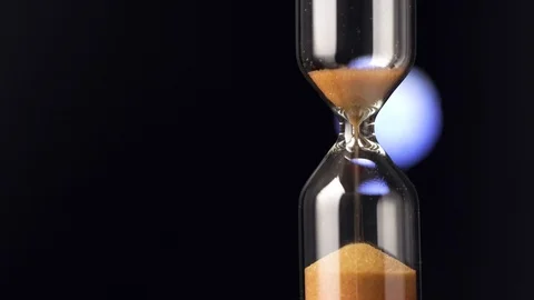 The transience of time. Hourglass on a colored background close-up 스톡 동영상 121509206