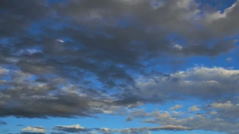 Transition to dramatic overcast clouds before rain with skylark singing. Video stock 339002394