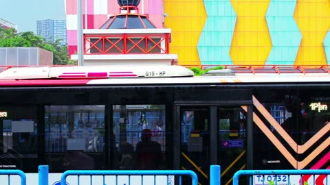 Transjakarta arrive at Blok M 스톡 동영상 332578832