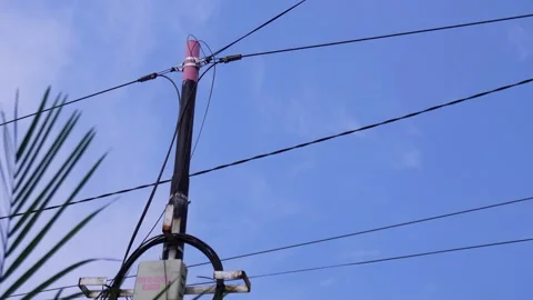 Transmission tower with blue sky background 库存影片 273673479
