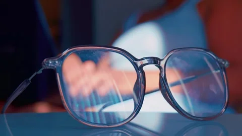 Transparent Blue Light Blocking Glasses Macro Vidéo 331864446