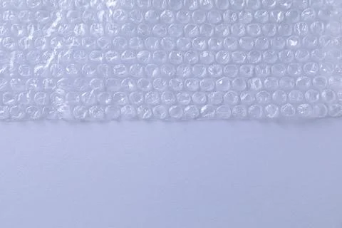 Transparent bubble wrap on gray background, top view. Space for text Foto stock