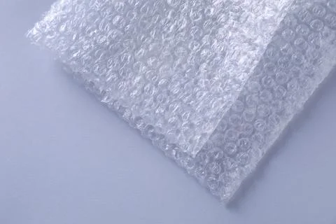 Transparent bubble wrap on gray background, top view. Space for text Foto stock