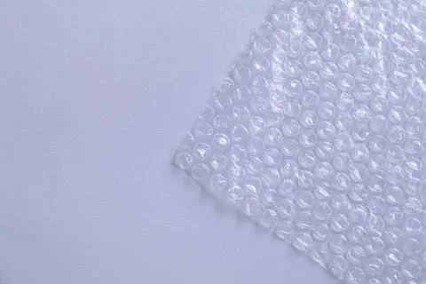 Transparent bubble wrap on gray background, top view. Space for text Foto stock