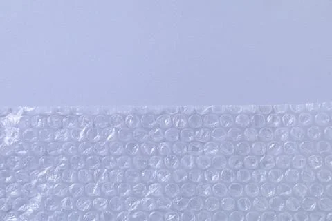 Transparent bubble wrap on gray background, top view. Space for text Foto stock