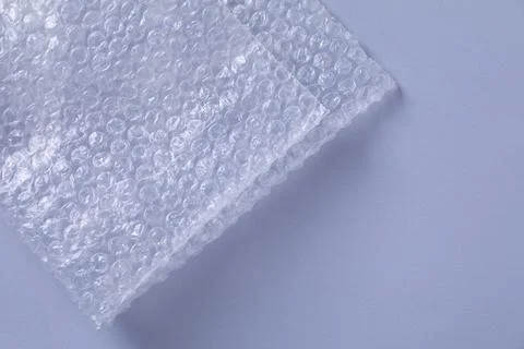 Transparent bubble wrap on gray background, top view. Space for text Foto stock