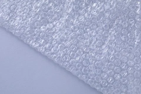 Transparent bubble wrap on gray background, top view. Space for text Foto stock