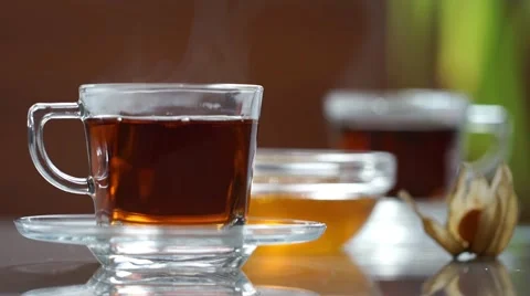Transparent cup of tea on the table Video stock 60593100