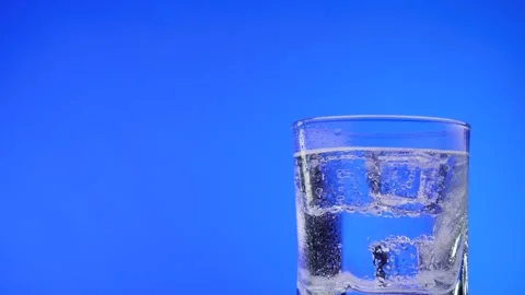 Transparent fizzy drink. Moving bubbles in soda. Refreshing mineral water. Video stock 132324801