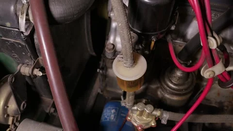 Transparent Fuel Filter with Gasoline Inside Vintage Car Engine Bay 库存影片 335643467