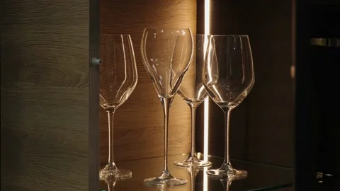Transparent sideboard with wine glasses Vidéo 178897261