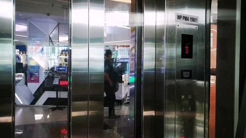 Transparent wall elevator is moving down from top to bottom. Stock Footage 93977165