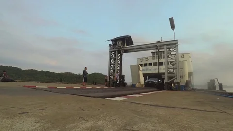 Transport Ferry Loading Off Stockbeeldmateriaal 71220696