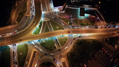 Transport interchange. Evening traffic. Ring road. Sochi Vidéo 98649818