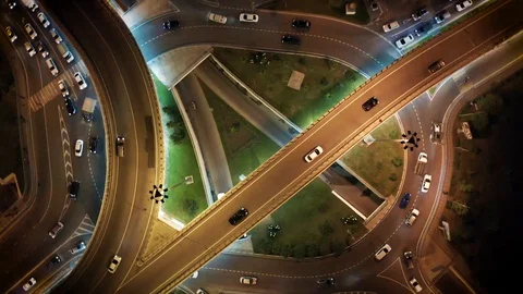 Transport interchange. Evening traffic. Ring road. Sochi Vidéo 98649840