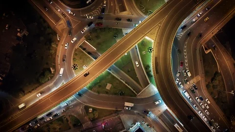 Transport interchange. Evening traffic. Ring road. Sochi Vidéo 98649858