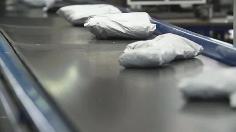Transport tape with mail 動画素材 83293771