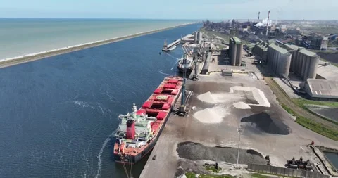 Transportation of raw materials by ship, bulk carrier at large metal Stock Footage 256096180
